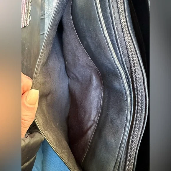 Etienne Aigner Vintage 90’s Crossbody Soft Black Leather Bag - Picture 13 of 13